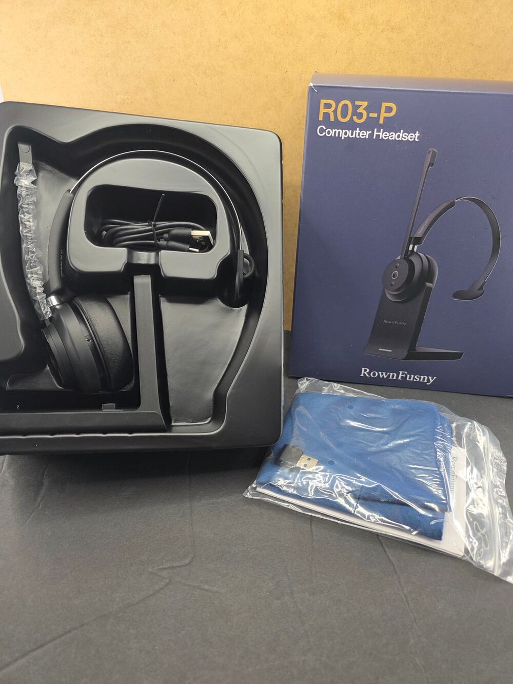 RownFusny R03-P wireless Bluetooth headset with a charging base